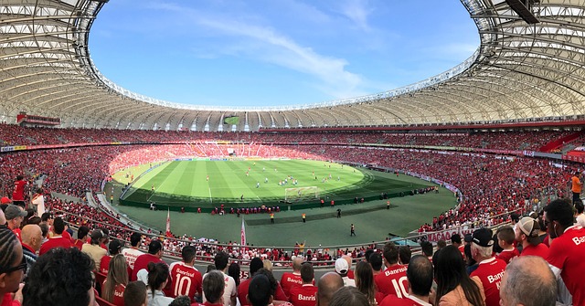 於是